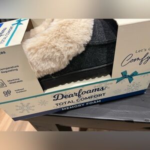 Brand New dear foam slippers black
